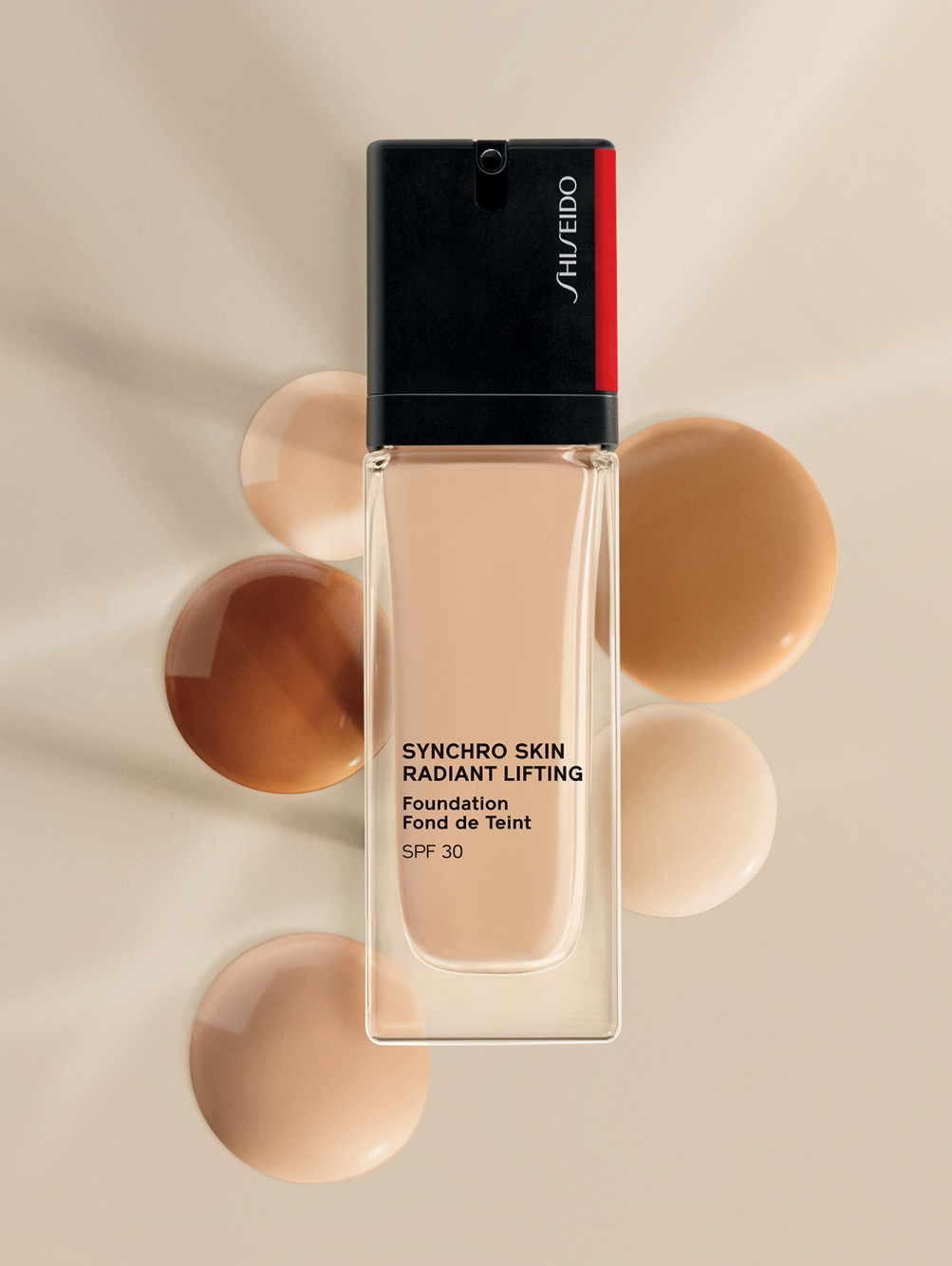 SHISEIDO Synchro Skin Тональное средство с эффектом сияния и лифтинга SPF 30, 210 Birch, 30 мл - Обтравка2